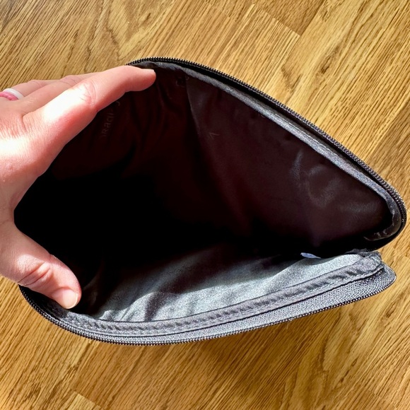 Vera Bradley Black and Pink Quilted Tablet Pouch - Picture 3 of 5